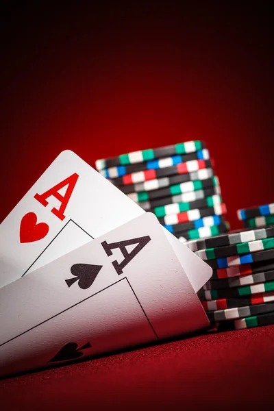 batik live-dealer tables and slot tournaments on mobile screens